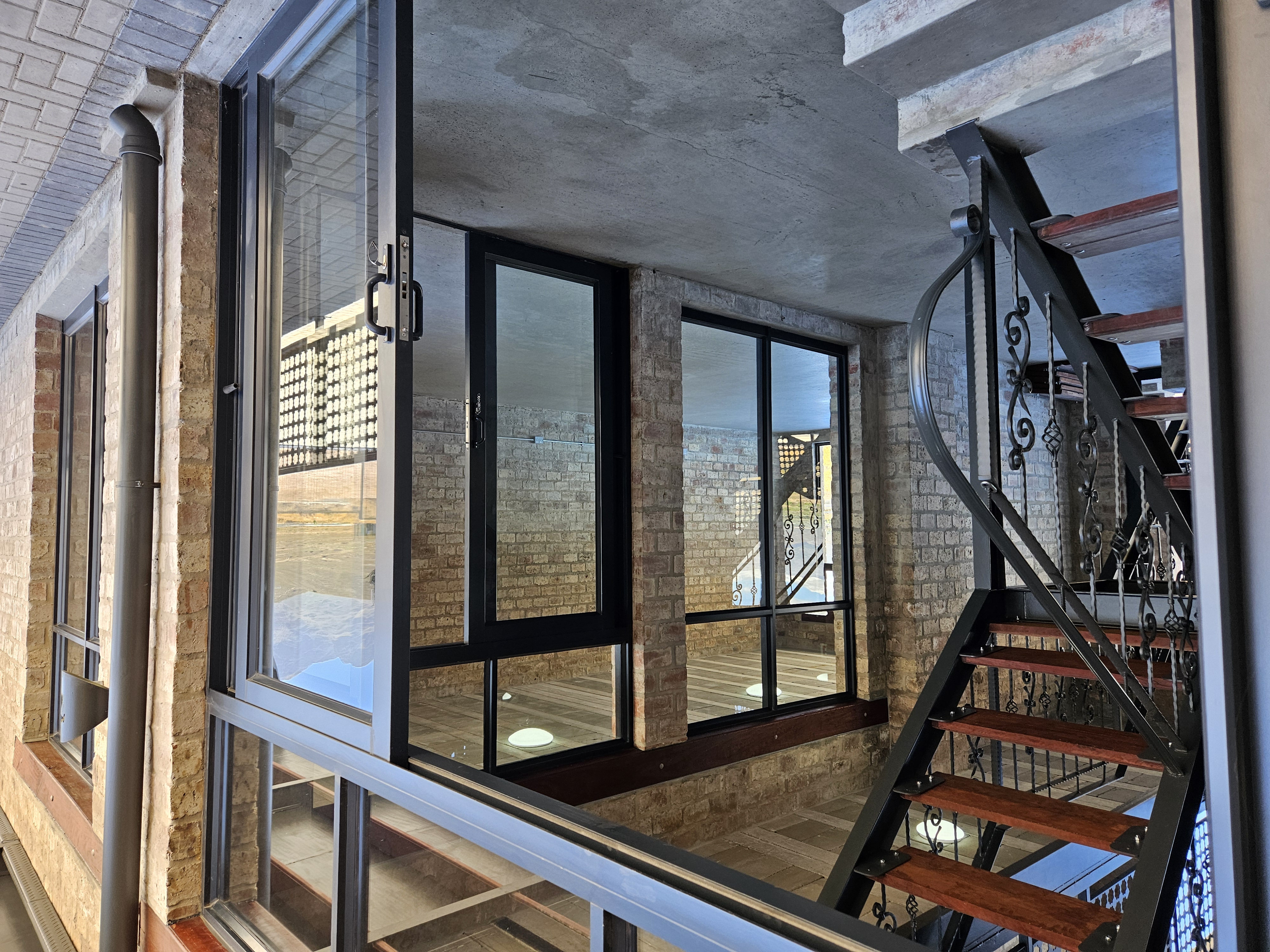 Prime Retail Space with Excellent Visibility